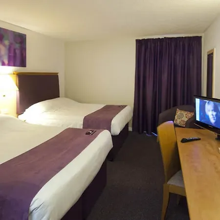 Premier London Heathrow Airport T2 & T3 - Bath Road