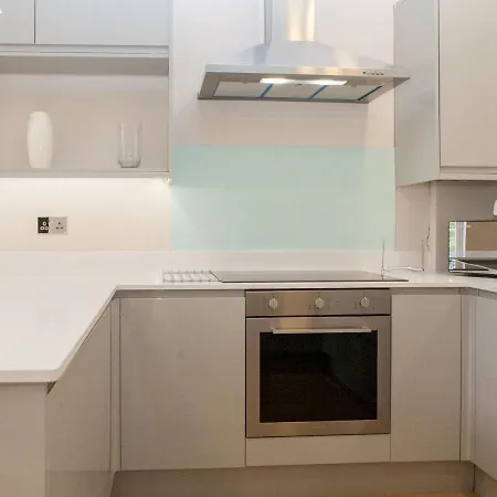 Pass The Keys - Spacious Flat With Private Sun Terrace In South East * London