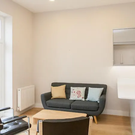Pass The Keys - Spacious Flat With Private Sun Terrace In South East * London