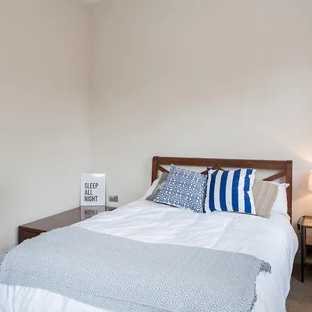 Pass The Keys - Spacious Flat With Private Sun Terrace In South East *