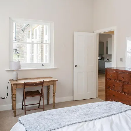 Pass The Keys - Spacious Flat With Private Sun Terrace In South East Apartment *