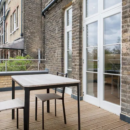 Pass The Keys - Spacious Flat With Private Sun Terrace In South East Apartment London