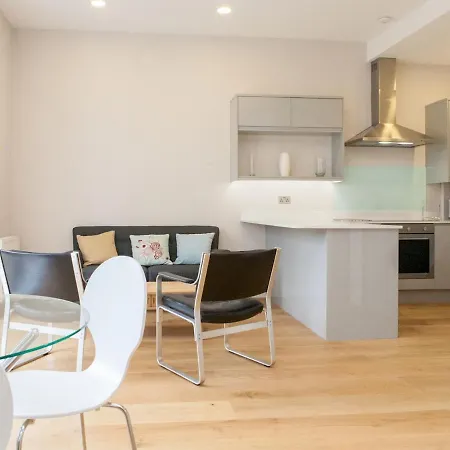 Pass The Keys - Spacious Flat With Private Sun Terrace In South East * London