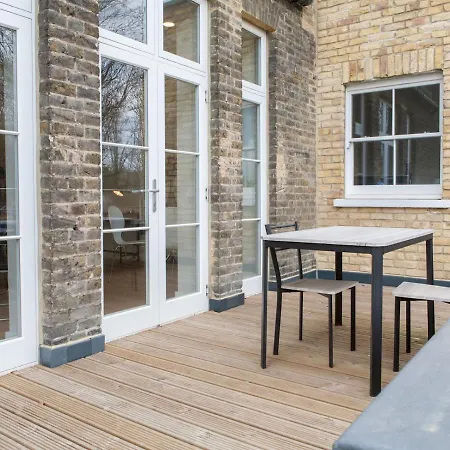 Pass The Keys - Spacious Flat With Private Sun Terrace In South East *