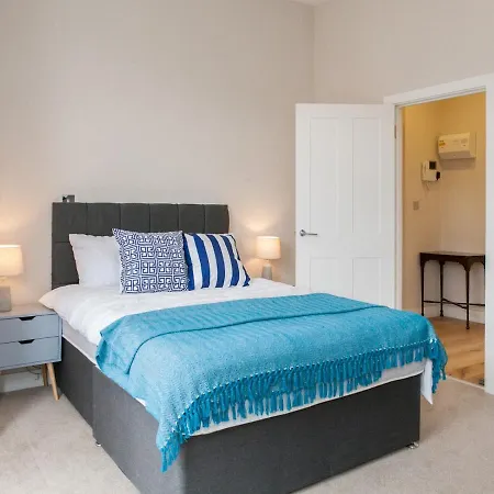 Apartment Pass The Keys - Spacious Flat With Private Sun Terrace In South East