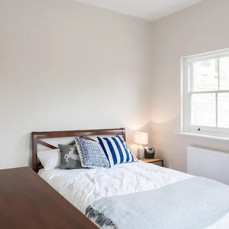 Pass The Keys - Spacious Flat With Private Sun Terrace In South East Apartment
