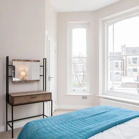 Apartment Pass The Keys - Spacious Flat With Private Sun Terrace In South East