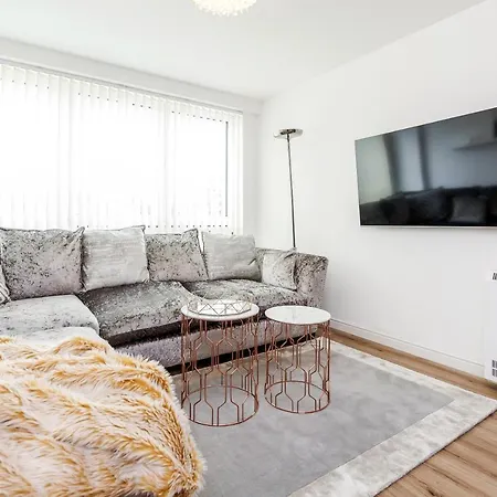 *spacious-modern One Bed Flat. Riverside Location* Apartment