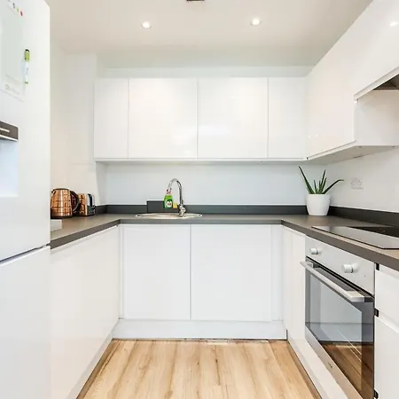 *spacious-modern One Bed Flat. Riverside Location* * London