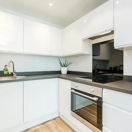 Apartment *spacious-modern One Bed Flat. Riverside Location* *