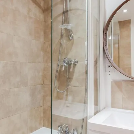 *spacious-modern One Bed Flat. Riverside Location* Apartment