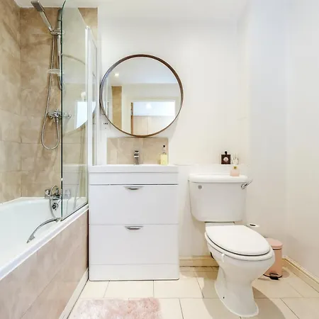 Apartment *spacious-modern One Bed Flat. Riverside Location* *
