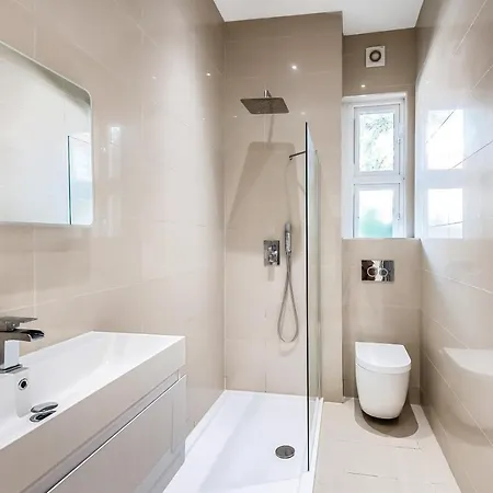 Modern And Light 2 Bed Flat In Sw2 Apartment