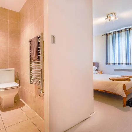 Tower Bridge Apartment *