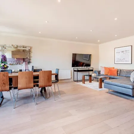 Stunning 3-bedroom In The Heart Of With Parking-hosted By Sweetstay Londres
