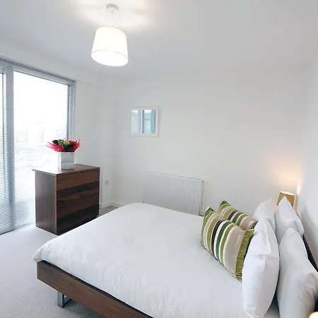 Apple Apartments Limehouse Basin * London
