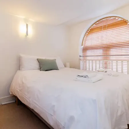 2-bed, 2-bath Sanctuary Near Holborn Station, Covent Garden & West End Apartment *