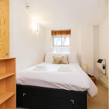 2-bed, 2-bath Sanctuary Near Holborn Station, Covent Garden & West End London