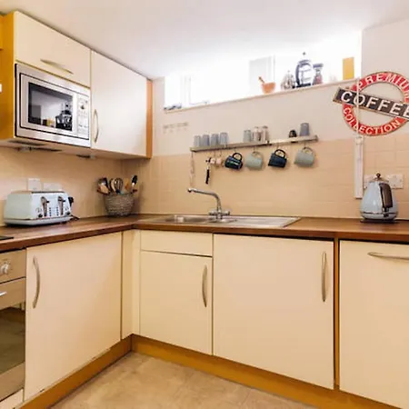 Apartment 2-bed, 2-bath Sanctuary Near Holborn Station, Covent Garden & West End London