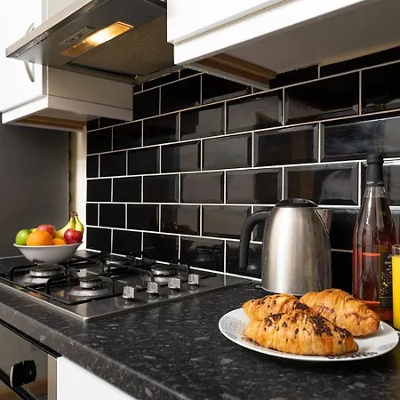 F4 Modern Double * London