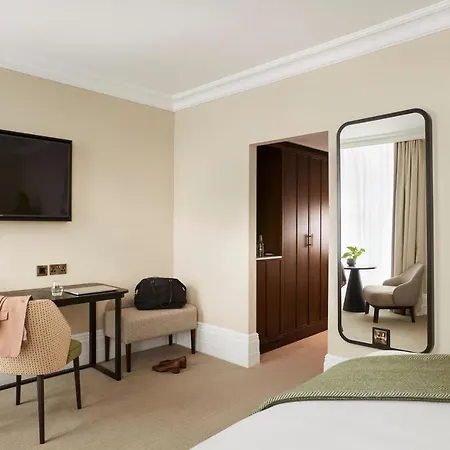 The Clermont London, Victoria 4* London