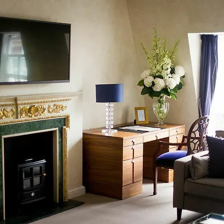 9 Hertford Street Apartment *