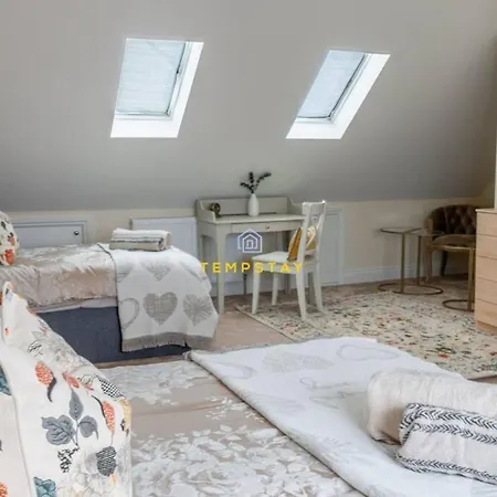 Holiday home 5 Bed/4 Bath At Wembley Stadium & Free Parking London