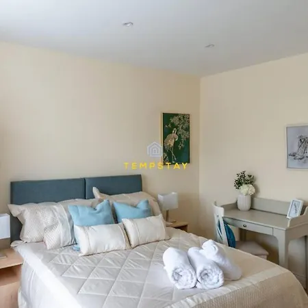5 Bed/4 Bath At Wembley Stadium & Free Parking * London