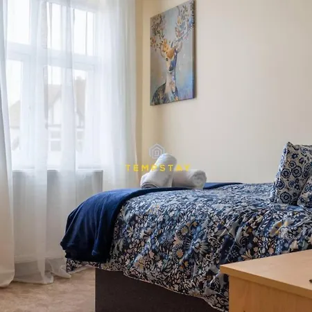 5 Bed/4 Bath At Wembley Stadium & Free Parking Holiday home London