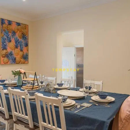 Holiday home 5 Bed/4 Bath At Wembley Stadium & Free Parking