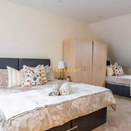 5 Bed/4 Bath At Wembley Stadium & Free Parking London
