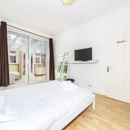 Tooting Bec At Lingwell By Dc London