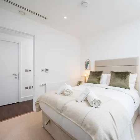 Luxurious Spacious 2bed Skyline River Views By Canary Wharf Appartement Londen