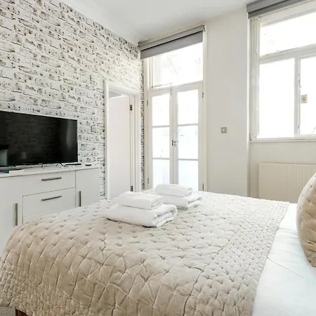 Apartment Stunning Near Earl's Court By Underthedoormat London