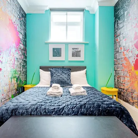 Stunning Near Earl's Court By Underthedoormat Apartment *