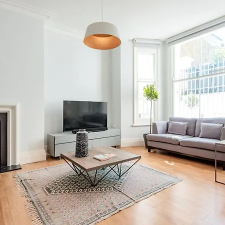 Apartment Stunning Near Earl's Court By Underthedoormat *
