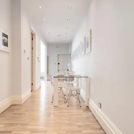 Stunning Near Earl's Court By Underthedoormat * London
