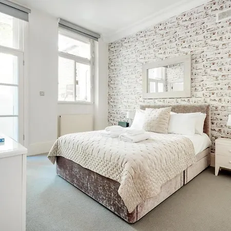 Apartment Stunning Near Earl's Court By Underthedoormat *