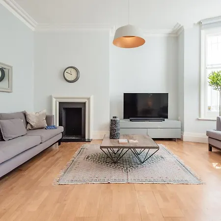 Stunning Near Earl's Court By Underthedoormat Apartment *