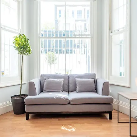 Apartment Stunning Near Earl's Court By Underthedoormat London