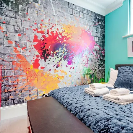 Stunning Near Earl's Court By Underthedoormat Apartment London