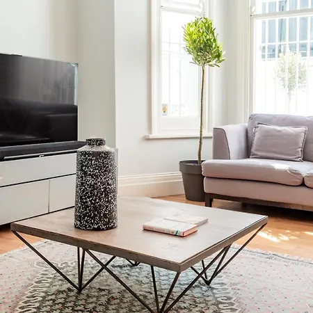Apartment Stunning Near Earl's Court By Underthedoormat