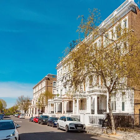 Stunning Near Earl's Court By Underthedoormat *