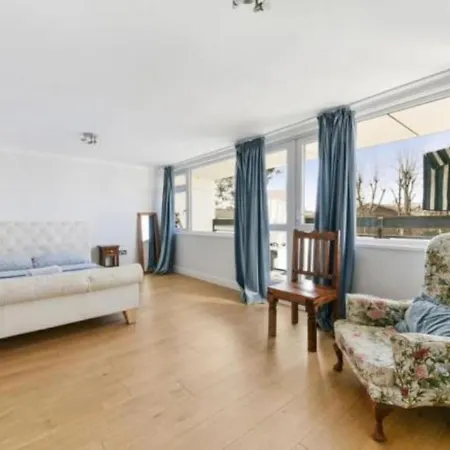 Brunswick * Sutton (Greater London)