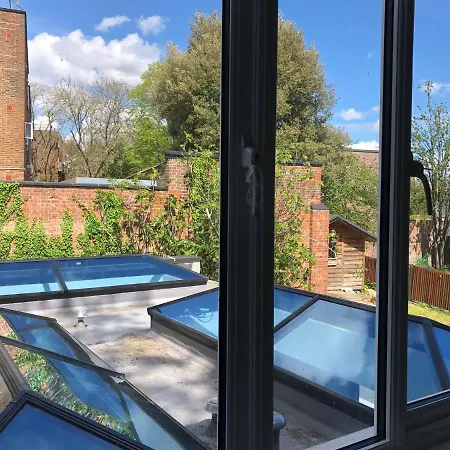 Self Contained Ensuite Double Bedroom With Own Entrance Free Off Street Parking * London
