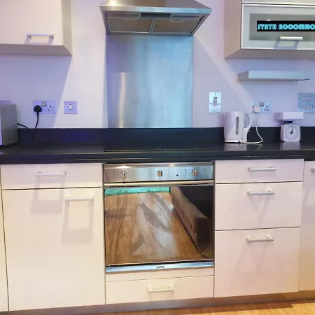 Apartment 80s Retro 1bed Studio Serviced Canary Wharf Perfect For Solo & Couple Travellers