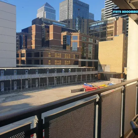 80s Retro 1bed Studio Serviced Canary Wharf Perfect For Solo & Couple Travellers *