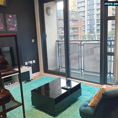 Apartment 80s Retro 1bed Studio Serviced Canary Wharf Perfect For Solo & Couple Travellers London
