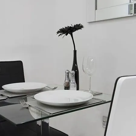 Albany House Central Apartment