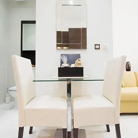 Albany House Central Apartment